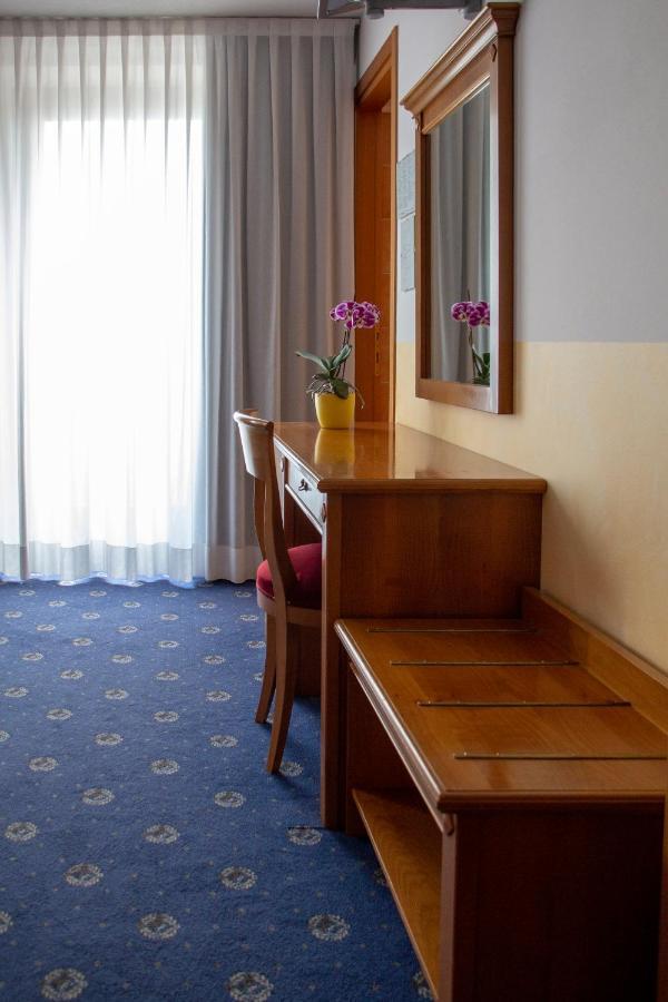 Hotel Ristorante Centrale Rovere Veronese Екстер'єр фото